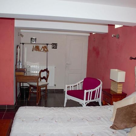 Clot De Felines Chambre Spacieuse Hotel Entrevaux Exterior foto